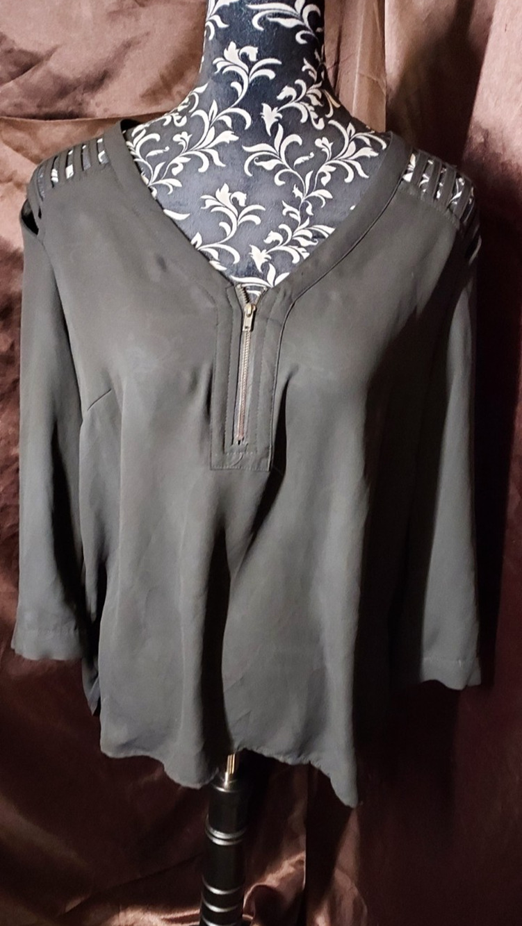 Bongo Black Lightweight Blouse Zipper Front Size Medium